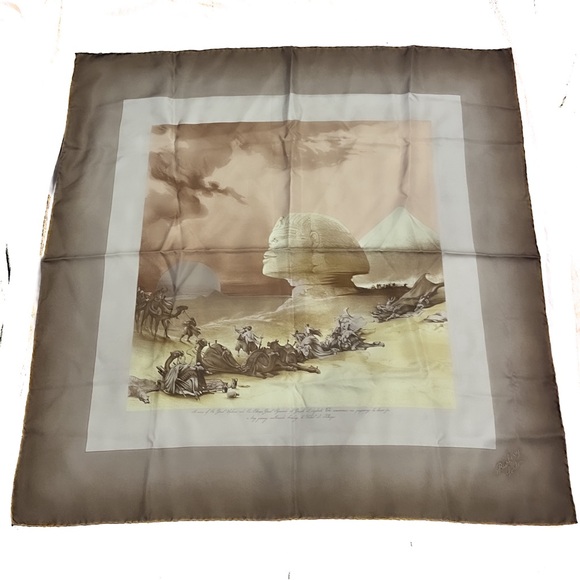 Rare Burberry silk scarf Sphinx" pattern the Spring/Summer 2021 collection - Picture 1 of 10